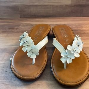 Brand New Italian shoemaker white thong sandals size 6